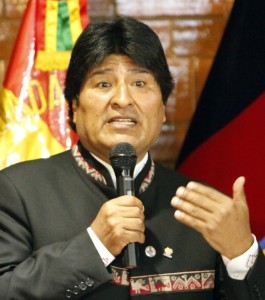 Quito (Ecuador), 23 de Julio 2013. Ceremonia de entrega de las "Llaves de la ciudad" al señor Presidente del Estado plurinacional de Bolivia; Evo Morales y declaratoria de Huésped Ilustre, por parte del Señor Alcalde de la ciudad, Augusto Barrera. Foto: Xavier Granja Cedeño - Cancillería del Ecuador.