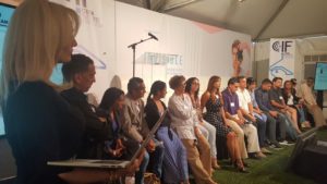 Todos los invitados de Cuba a la Conferencia Cuba Internet Freedom en el escenario tomando preguntas del público asistente.
